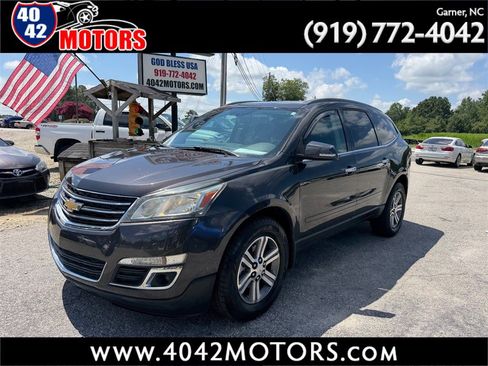 Used 2016 Chevrolet Traverse LT FWD image 1