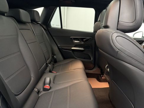 Used 2026 Mercedes-Benz GLC 300 image 27