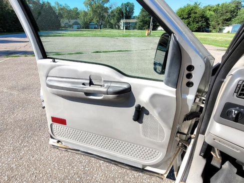 Used 2000 Ford F250 Lariat image 11