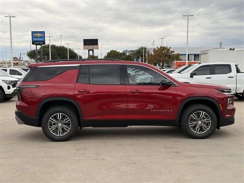 New 2026 Chevrolet Traverse LT image 3