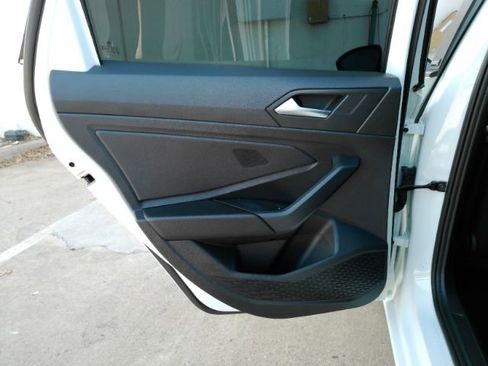 Used 2025 Volkswagen Jetta Sport image 17