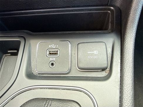 Used 2019 Jeep Cherokee Latitude Plus image 34