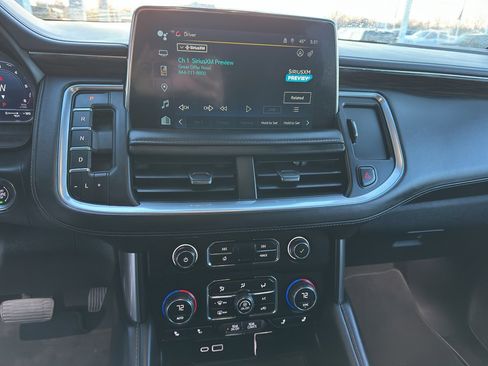 Used 2023 Chevrolet Suburban LT image 18