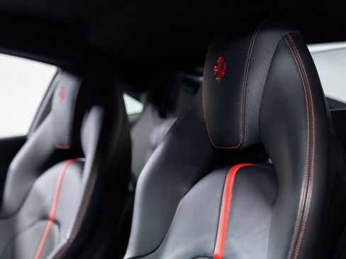 Used 2021 Ferrari F8 Tributo RWD image 40