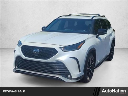 Used 2022 Toyota Highlander XSE FWD image 1