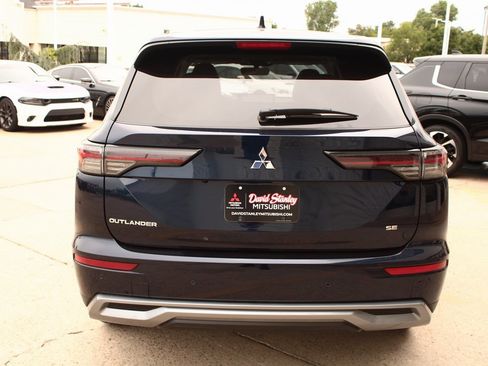 New 2025 Mitsubishi Outlander SE image 10