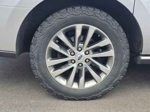 Used 2018 Ford Expedition Max Limited w/ Equipment Group 301A AWD/4WD image 2