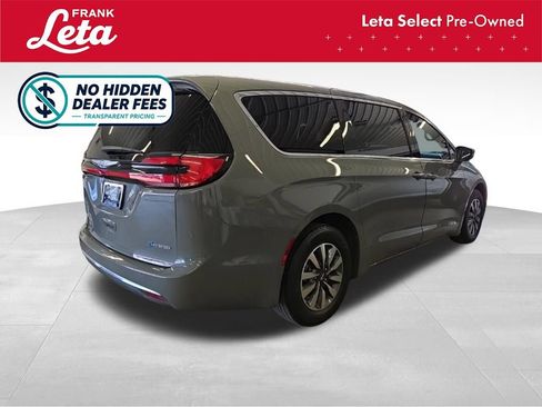 Used 2022 Chrysler Pacifica Touring-L FWD image 6