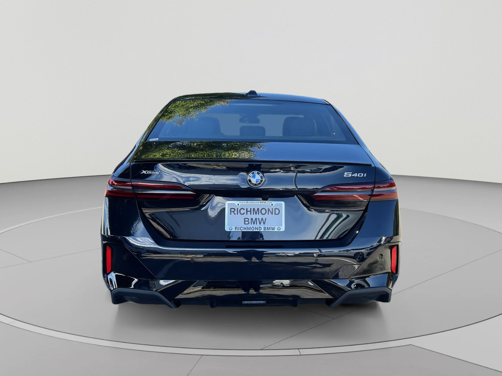 Used 2027 BMW 540i xDrive w/ M Sport Package AWD/4WD image 4
