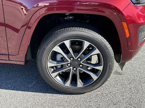 New 2025 Jeep Grand Cherokee Overland w/ Luxury Tech Group IV AWD/4WD image 11