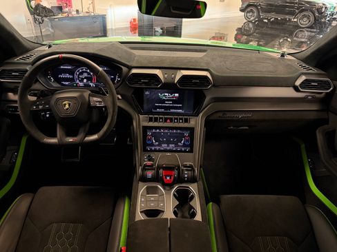 Used 2023 Lamborghini Urus Performante AWD/4WD image 26