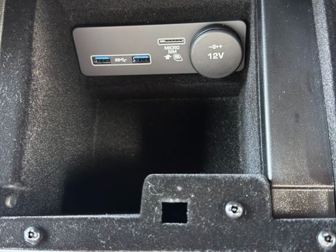 Used 2019 Jaguar F-TYPE R-Dynamic RWD image 36