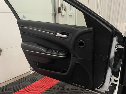 Used 2022 Chrysler 300 Touring AWD/4WD image 25