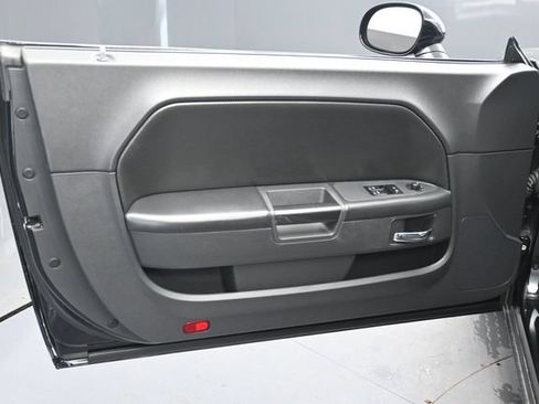 Used 2013 Dodge Challenger SXT RWD image 10