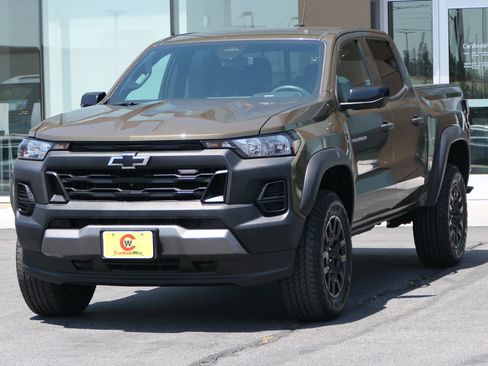 Used 2023 Chevrolet Colorado Trail Boss w/ Technology Package AWD/4WD image 8