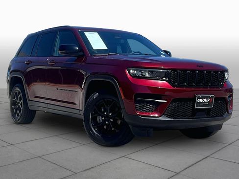 Used 2024 Jeep Grand Cherokee Altitude RWD image 3