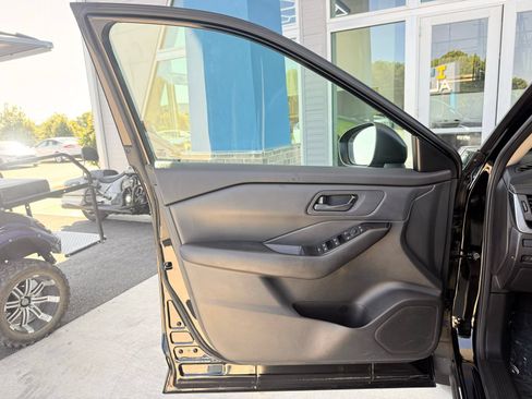 Used 2025 Nissan Rogue S FWD image 15