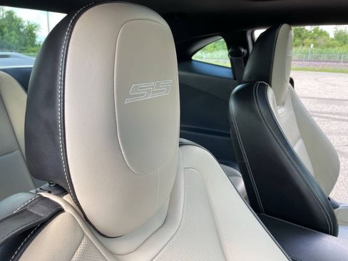 Used 2010 Chevrolet Camaro SS w/ LPO, Ground Effects Package RWD image 96