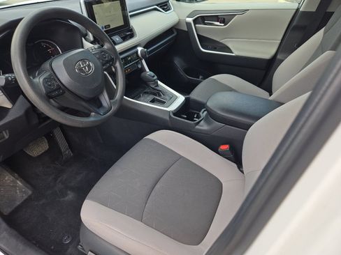 Used 2025 Toyota RAV4 XLE FWD image 9