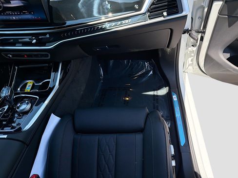New 2026 BMW ALPINA XB7 AWD/4WD image 17
