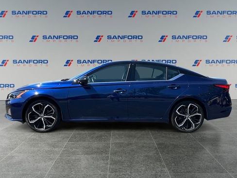 Used 2024 Nissan Altima 2.5 SR FWD image 2
