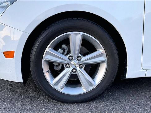Used 2015 Chevrolet Cruze LT FWD image 8