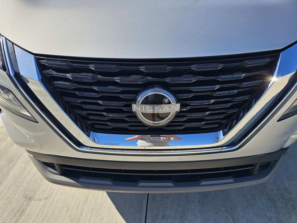 Used 2023 Nissan Rogue SV FWD image 3