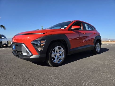Certified 2025 Hyundai Kona SE FWD image 1