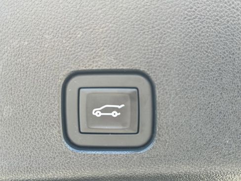 Used 2025 Buick Enclave Preferred AWD/4WD image 19