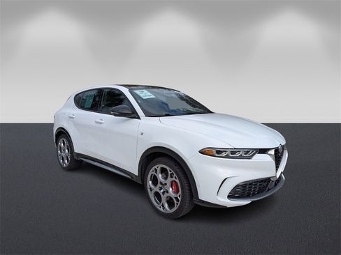 Used 2024 Alfa Romeo Tonale Ti image 2