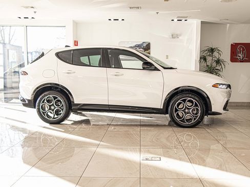 New 2025 Alfa Romeo Tonale w/ Premium Package image 9