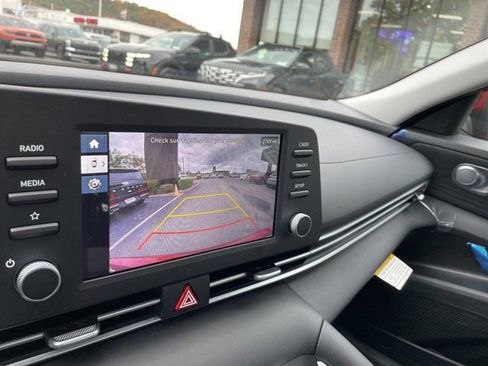 New 2025 Hyundai Elantra SE image 13
