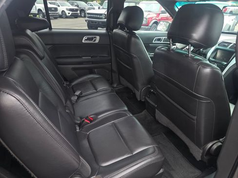 Used 2014 Ford Explorer XLT w/ Equipment Group 202A AWD/4WD image 12