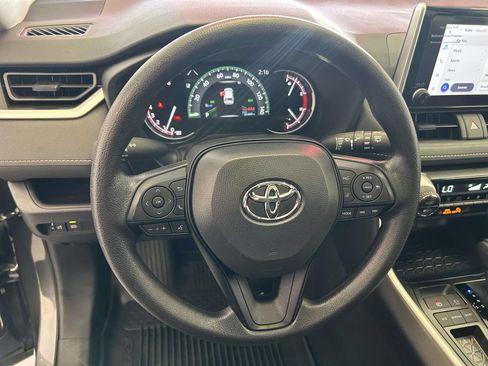 Used 2025 Toyota RAV4 XLE w/ Convenience Package FWD image 17
