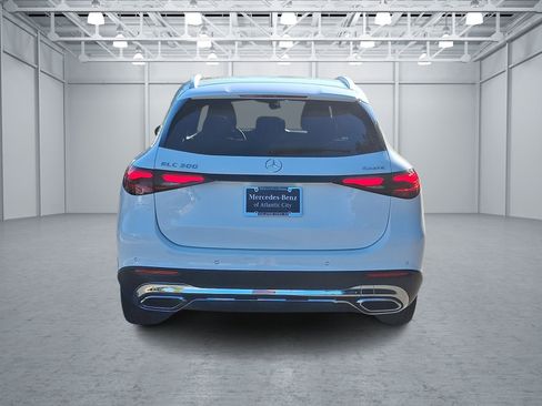 Used 2025 Mercedes-Benz GLC 300 4MATIC image 5