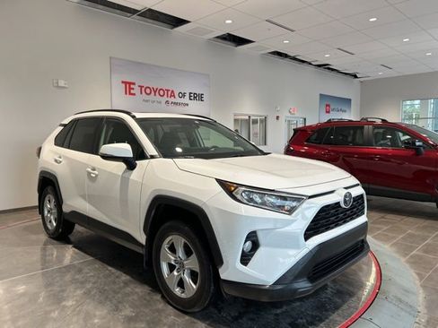 Used 2019 Toyota RAV4 XLE AWD/4WD image 1