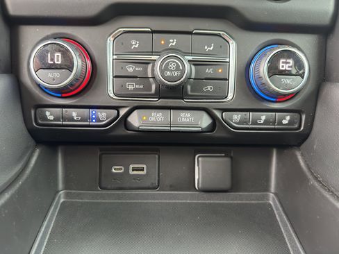 Used 2021 Chevrolet Tahoe Premier w/ Premium Package image 23