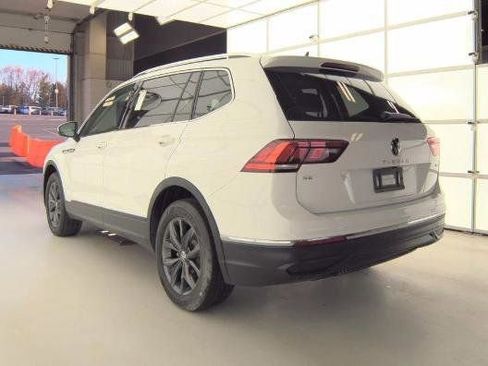 Used 2022 Volkswagen Tiguan SE w/ Panoramic Sunroof Package image 3