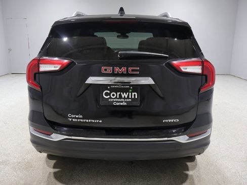 Used 2024 GMC Terrain SLT AWD/4WD image 3