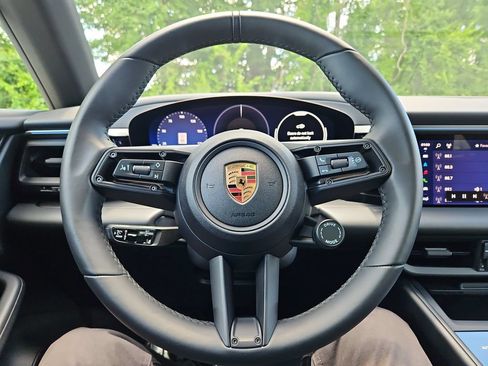 Certified 2025 Porsche Macan 4 Electric AWD/4WD image 35