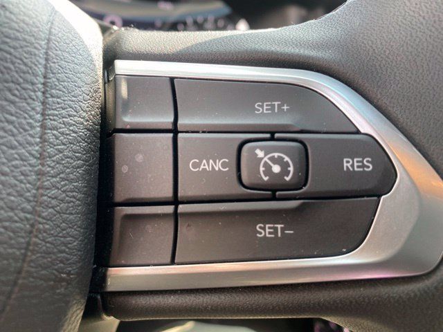 Used 2025 Jeep Compass Latitude AWD/4WD image 15