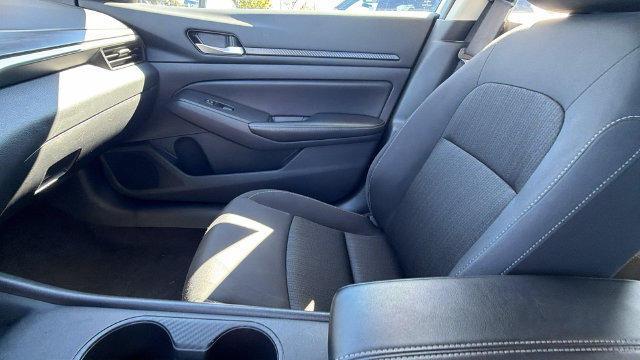 Used 2025 Nissan Altima 2.5 SV FWD image 22