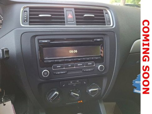 Used 2013 Volkswagen Jetta SE FWD image 12