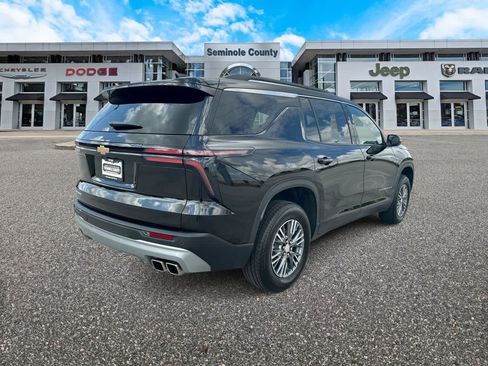 Used 2026 Chevrolet Traverse LT FWD image 8