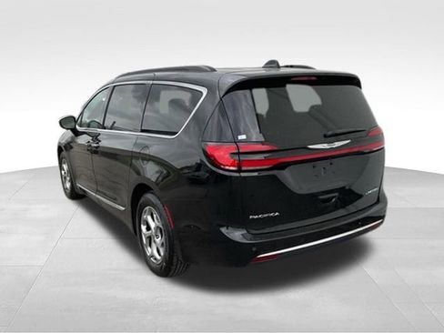 Used 2023 Chrysler Pacifica Limited FWD image 42