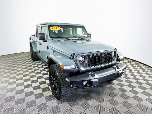 Certified 2025 Jeep Gladiator Overland AWD/4WD image 2
