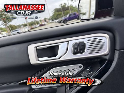 Used 2023 Ford Explorer Platinum w/ Technology Package AWD/4WD image 16