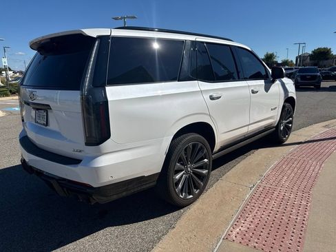 Used 2025 Cadillac Escalade V AWD/4WD image 4