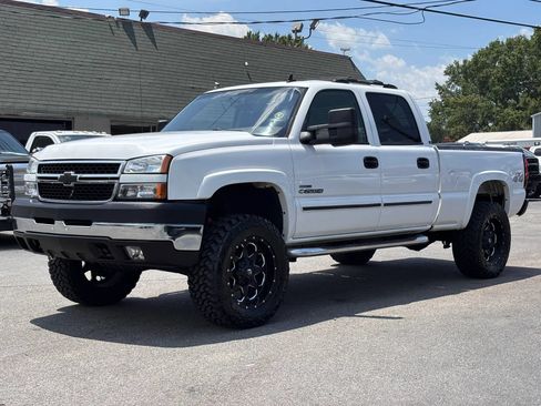 Used 2007 Chevrolet Silverado 2500 LT w/ Heavy-Duty Power Package AWD/4WD image 8