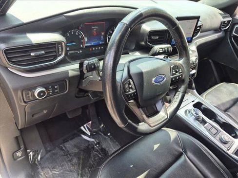 Used 2020 Ford Explorer XLT w/ Equipment Group 202A AWD/4WD image 9
